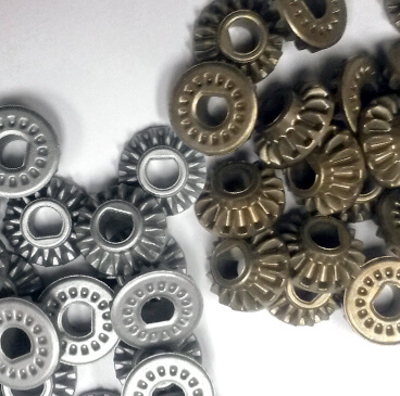 http://Two%20piles%20of%20circular%20components,%20one%20polished%20and%20one%20dark.
