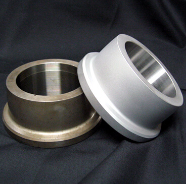 http://An%20unfinished%20circular%20part%20and%20a%20shinier,%20identical%20part%20that%20has%20been%20bead%20grit%20blasted.
